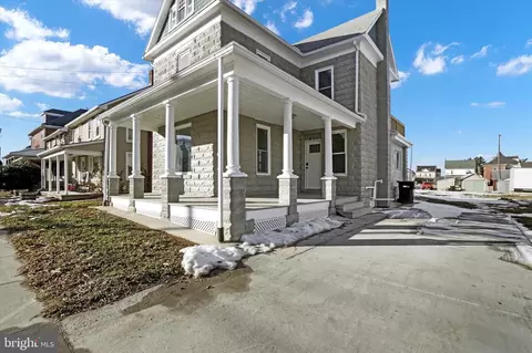 411 3rd St, Hanover, PA 17331 photo 2