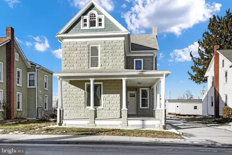 411 3rd St, Hanover, PA 17331 photo 3