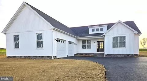 95 Eagle Ln #6, Hanover, PA 17331