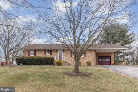13 Locust St, Gettysburg, PA 17325