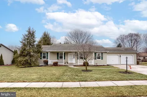 24 Lynx Dr, Hanover, PA 17331