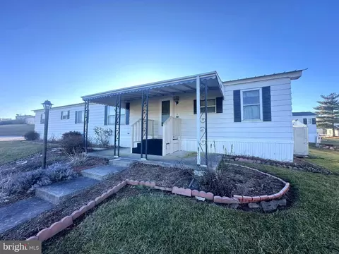 100 Sunrise Dr, Abbottstown, PA 17301