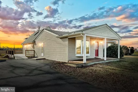 646 Railroad Ln, Orrtanna, PA 17353