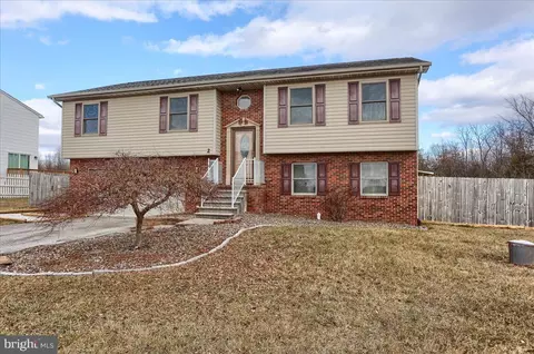 2 Bonniefield Cir, Gettysburg, PA 17325