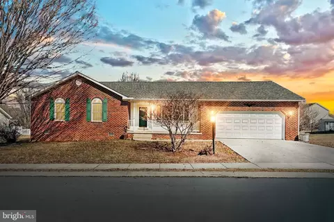 105 Wheaton Dr, Littlestown, PA 17340