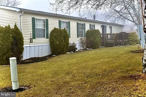 38 Broadwing Dr, Hanover, PA 17331 photo 2