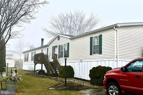 38 Broadwing Dr, Hanover, PA 17331