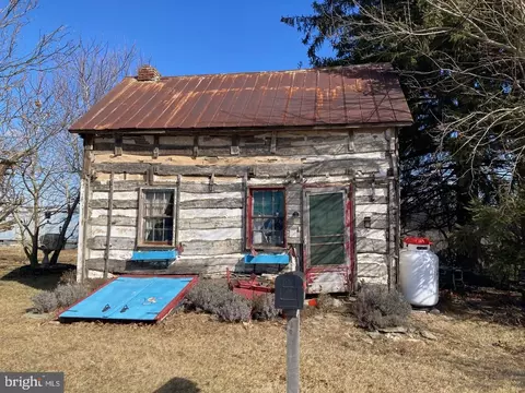 850 Pine Grove Rd, Hanover, PA 17331