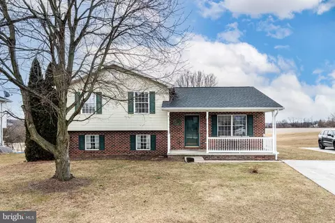 17 Gettysburg Ct, Littlestown, PA 17340