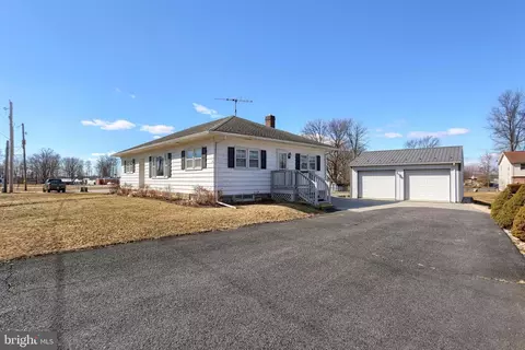 14 Hickory Ave, Gettysburg, PA 17325
