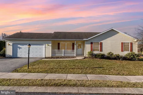 48 Ashfield Dr, Littlestown, PA 17340