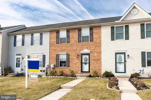 143 Apple Grove Ln, Littlestown, PA 17340