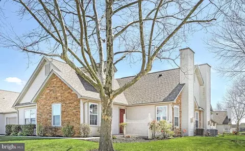 16 Blossom Ln, Littlestown, PA 17340
