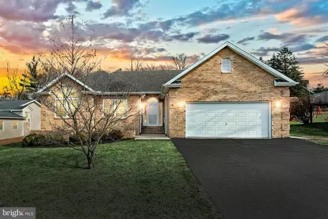 6 Wadsworth Dr, East Berlin, PA 17316