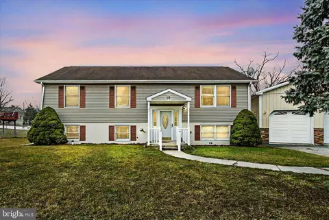 10 Heights Ct, Abbottstown, PA 17301