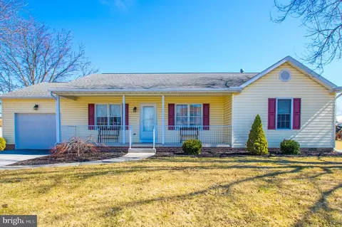 35 Ashfield Dr, Littlestown, PA 17340