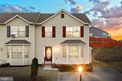 96 Hemlock Dr, Hanover, PA 17331