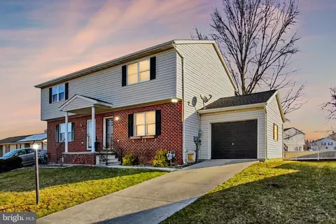 51 Town Cir, Abbottstown, PA 17301