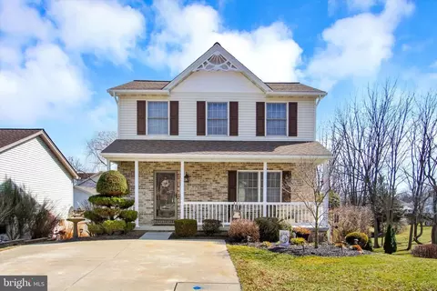 22 Charlestown Ct, Littlestown, PA 17340