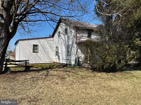 304 W High St, New Oxford, PA 17350