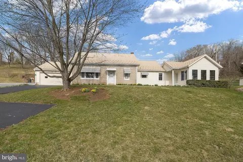 80 Becker Rd, New Oxford, PA 17350