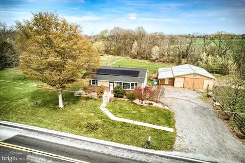 1144 Centennial Rd, New Oxford, PA 17350