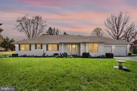 594 Grant Dr, Gettysburg, PA 17325