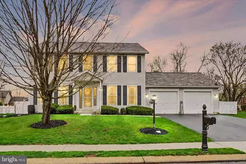 288 Drummer Dr, New Oxford, PA 17350