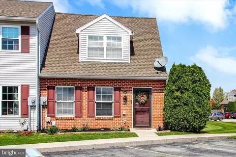 41 Fiddler Dr, New Oxford, PA 17350