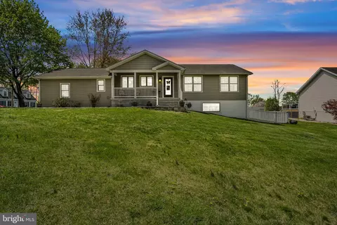 6 Curtis Dr, East Berlin, PA 17316