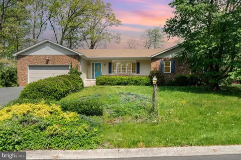 31 Twin Lakes Dr, Gettysburg, PA 17325