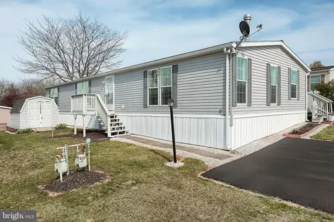 77 Raptor Dr, Hanover, PA 17331 photo 2