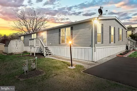 77 Raptor Dr, Hanover, PA 17331