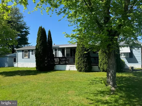 99 Walker Ave, Gettysburg, PA 17325