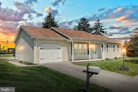 657 Cricket Ln, Mcsherrystown, PA 17344