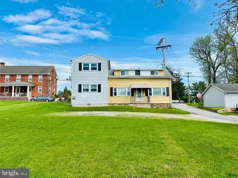139 E Water St, Abbottstown, PA 17301