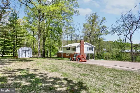 1180 New Chester Rd, New Oxford, PA 17350