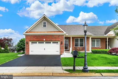 184 St Michaels Way, Hanover, PA 17331