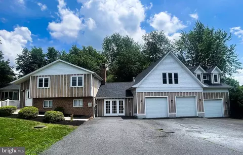 457 Pleasanton Dr, Gettysburg, PA 17325