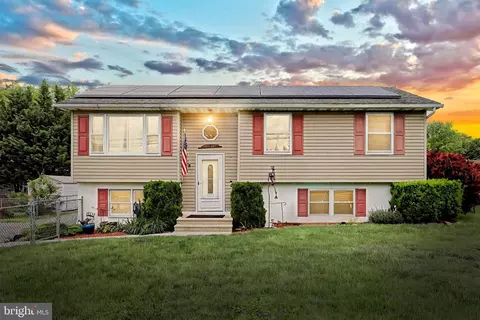 390 Hanover St, New Oxford, PA 17350