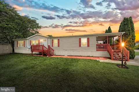 32 Blue Heron Dr, Hanover, PA 17331