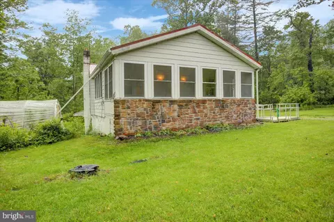 38 Mountain Rd, Orrtanna, PA 17353