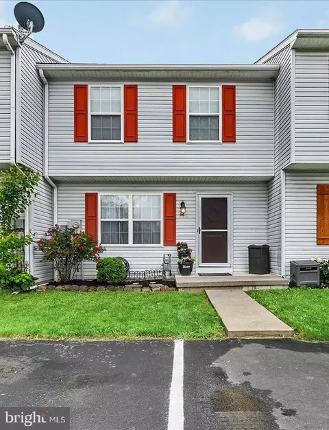 96 Billerbeck St, New Oxford, PA 17350