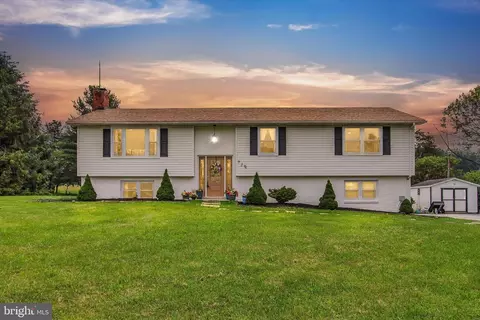 700 Lee Dr, Gettysburg, PA 17325