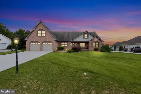 25 Warm Breeze Ct, Hanover, PA 17331