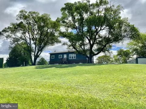655 New Chester Rd, New Oxford, PA 17350