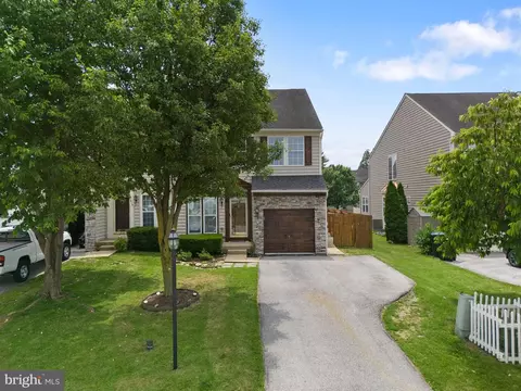 Exterior - 316 Maple Dr, Hanover, PA 17331 photo 9 of 10