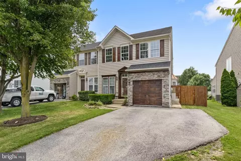 Exterior - 316 Maple Dr, Hanover, PA 17331 photo 2 of 10