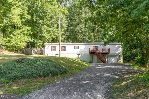737 Race Track Rd, Hanover, PA 17331