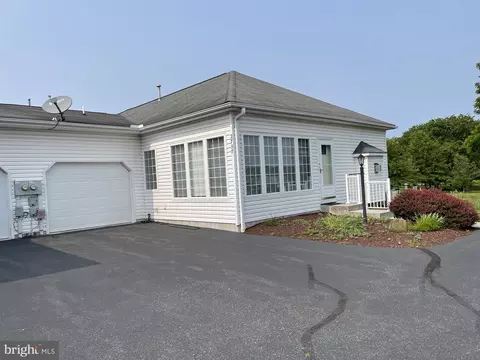 2797 Meadow Dr, Gettysburg, PA 17325